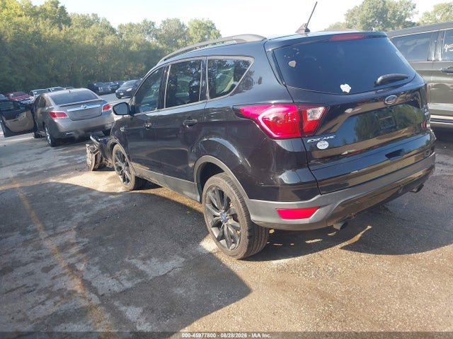 45977800 :رقم المزاد ، 1FMCU0GD2KUA78958 vin ، 2019 Ford Escape Se مزاد بيع
