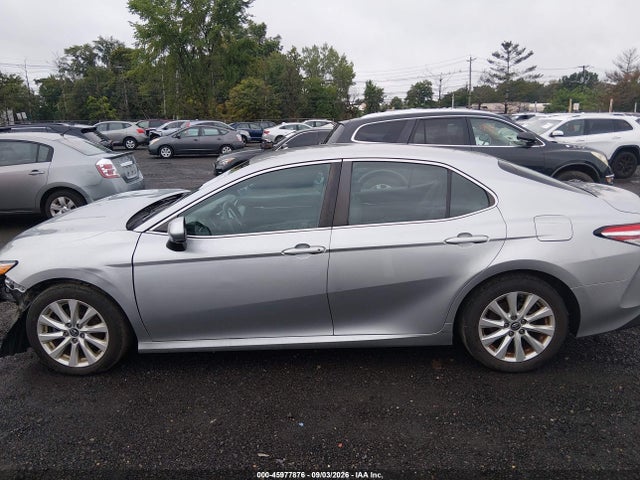 Продаж на аукціоні авто 2018 Toyota Camry Le, vin: 4T1B11HK8JU601874, номер лоту: 45977876