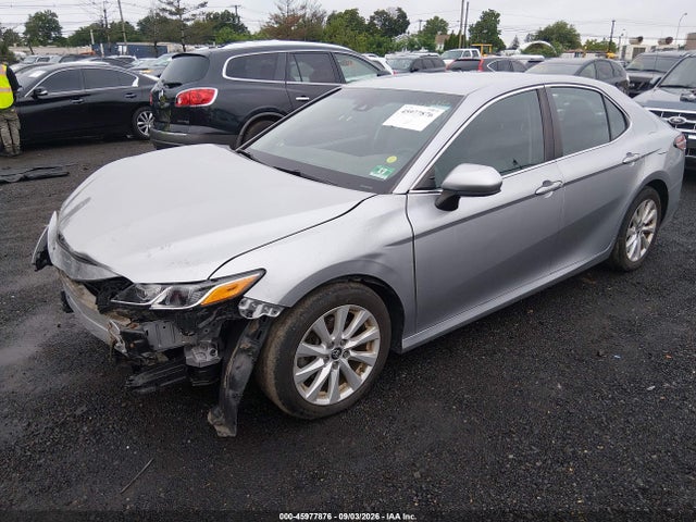 Продаж на аукціоні авто 2018 Toyota Camry Le, vin: 4T1B11HK8JU601874, номер лоту: 45977876