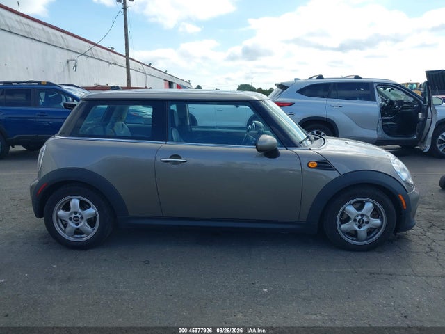 2011 Mini Cooper მანქანა იყიდება აუქციონზე, vin: WMWSU3C57BT098643, აუქციონის ნომერი: 45977926