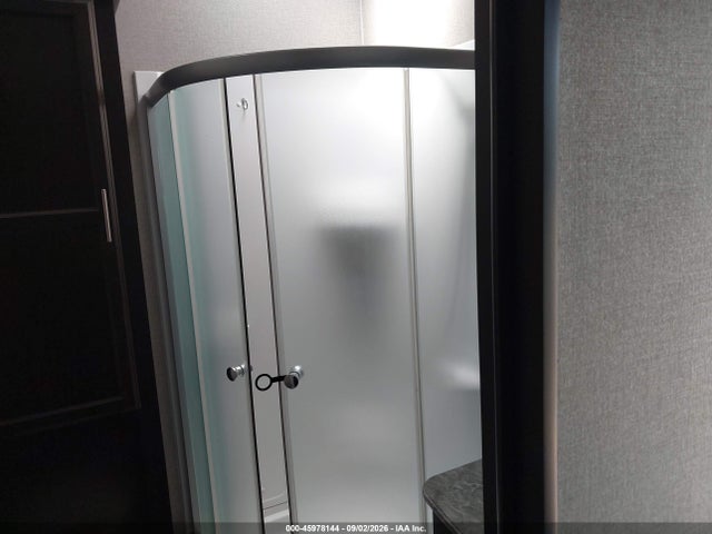 45978144 :رقم المزاد ، 1UJBJ0BV7K11L0160 vin ، 2019 Jayco Jayflight Bungalow Destination 40 Travel Trailer مزاد بيع
