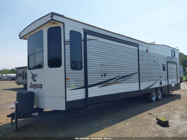 45978144 :رقم المزاد ، 1UJBJ0BV7K11L0160 vin ، 2019 Jayco Jayflight Bungalow Destination 40 Travel Trailer مزاد بيع