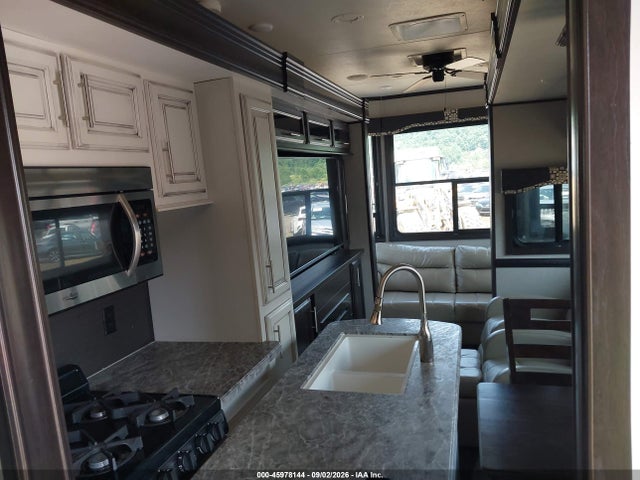 45978144 :رقم المزاد ، 1UJBJ0BV7K11L0160 vin ، 2019 Jayco Jayflight Bungalow Destination 40 Travel Trailer مزاد بيع