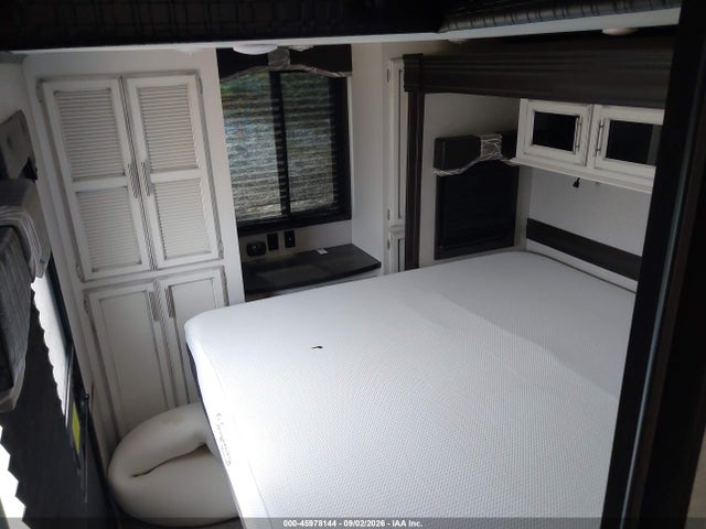 45978144 :رقم المزاد ، 1UJBJ0BV7K11L0160 vin ، 2019 Jayco Jayflight Bungalow Destination 40 Travel Trailer مزاد بيع