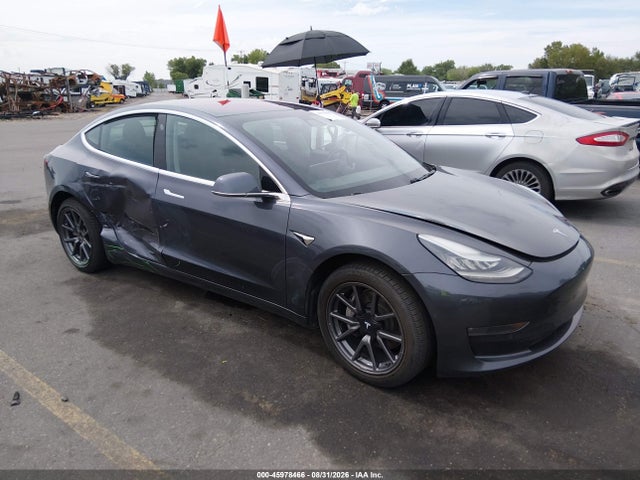 45978466 :رقم المزاد ، 5YJ3E1EA2JF158493 vin ، 2018 Tesla Model 3 Long Range/mid Range مزاد بيع