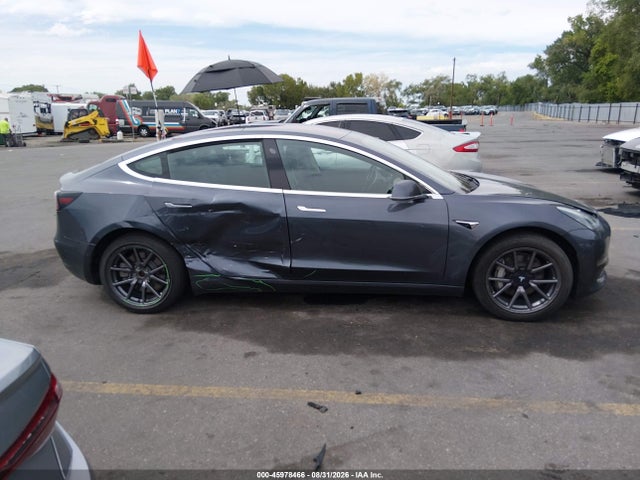 Tesla Model 3 Long Range/mid Range 2018 5YJ3E1EA2JF158493 Image 12