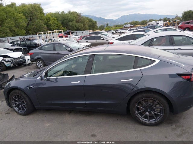Tesla Model 3 Long Range/mid Range 2018 5YJ3E1EA2JF158493 Image 13