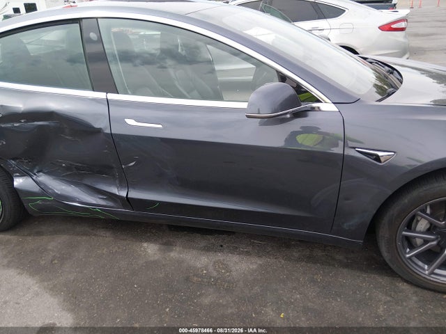 Tesla Model 3 Long Range/mid Range 2018 5YJ3E1EA2JF158493 Image 18
