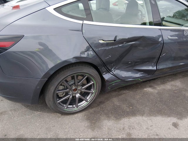Tesla Model 3 Long Range/mid Range 2018 5YJ3E1EA2JF158493 Image 19