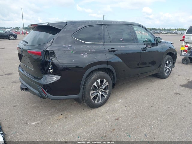 Toyota Highlander Xle 2021 5TDHZRBH9MS150062 Image 4