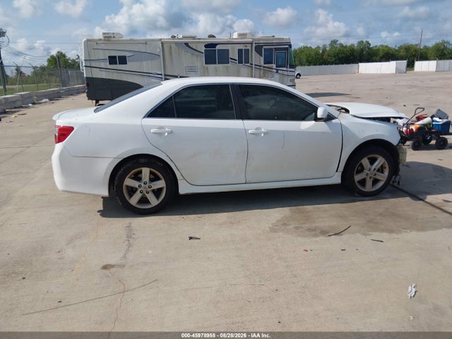 4T1BF1FK5EU324675 Toyota CAMRY SE