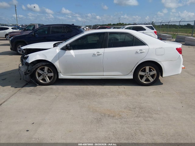 4T1BF1FK5EU324675 Toyota CAMRY SE