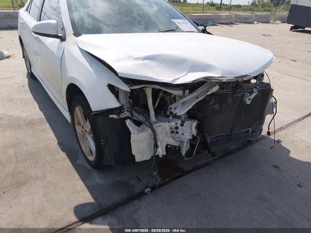 4T1BF1FK5EU324675 Toyota CAMRY SE