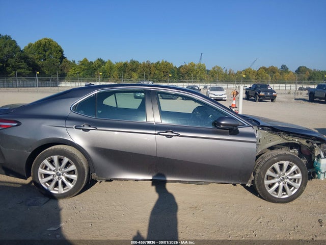 45979036 :رقم المزاد ، 4T1C11AK3LU973916 vin ، 2020 Toyota Camry Le مزاد بيع