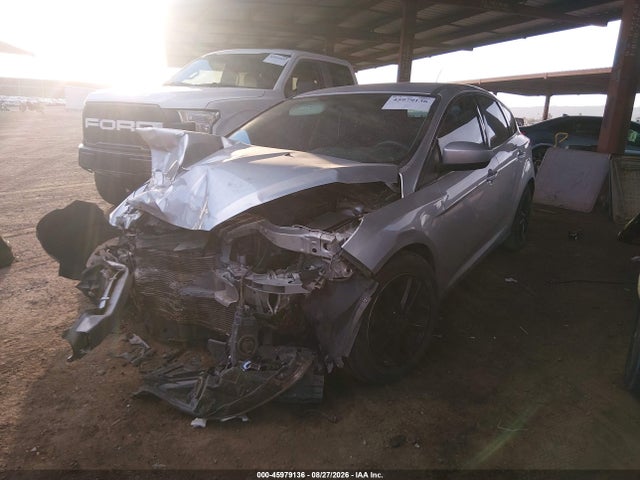 Ford FOCUS SE 2018 1FADP3K27JL326686 Image 2