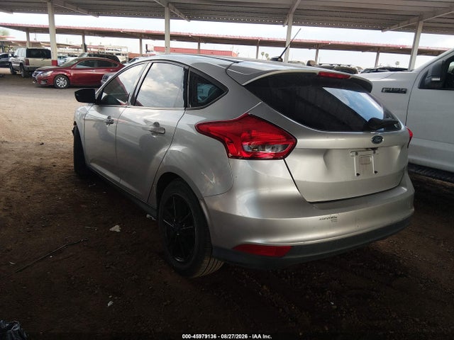 Ford FOCUS SE 2018 1FADP3K27JL326686 Image 3