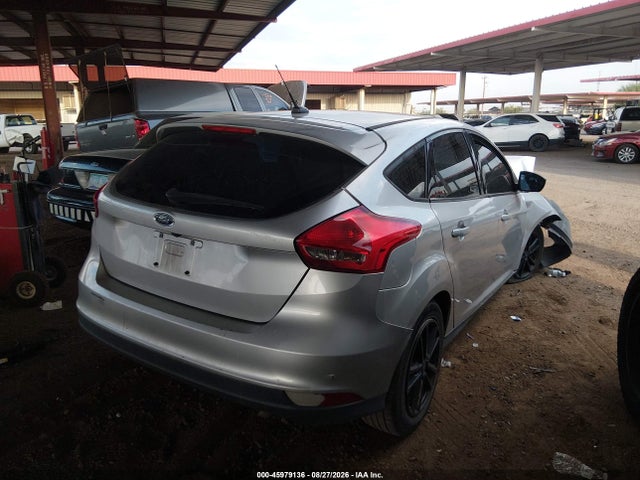 Ford FOCUS SE 2018 1FADP3K27JL326686 Image 4