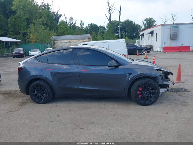 7SAYGDEE1NF377894 Tesla Model Y Long Range Dual Motor All-wheel Drive
