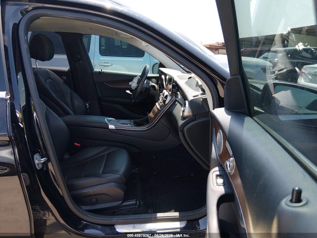 45979267 :رقم المزاد ، W1N0G8DBXLF828038 vin ، 2020 Mercedes-benz Glc 300 مزاد بيع