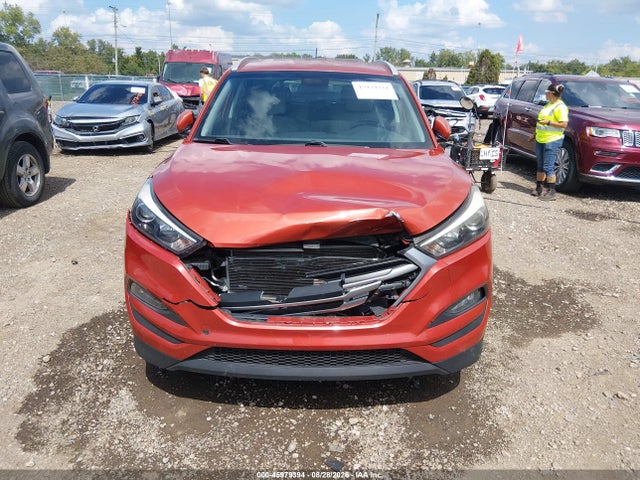 2017 Hyundai Tucson Se მანქანა იყიდება აუქციონზე, vin: KM8J33A4XHU594580, აუქციონის ნომერი: 45979394