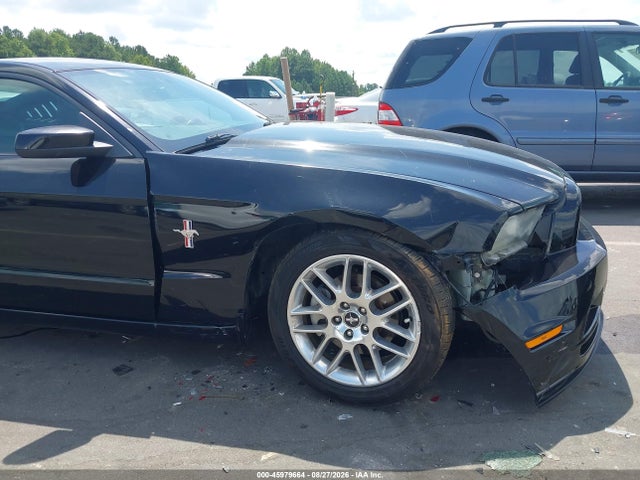 Продажа на аукционе авто 2014 Ford Mustang V6 Premium, vin: 1ZVBP8AM5E5211643, номер лота: 45979664
