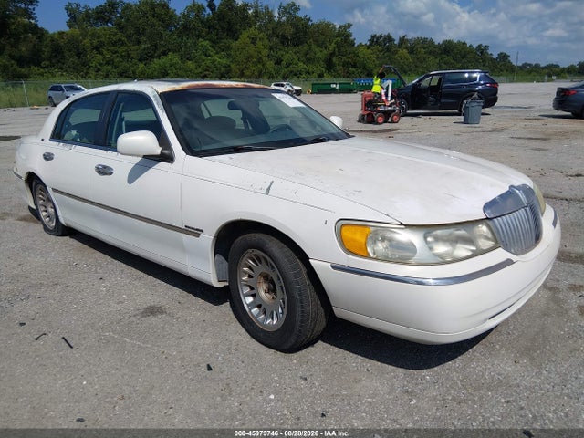 Aukcja sprzedaży 1998 Lincoln Town Car Cartier, vin: 1LNFM83W1WY695446, numer aukcji: 45979746