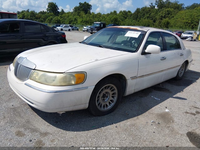 Aukcja sprzedaży 1998 Lincoln Town Car Cartier, vin: 1LNFM83W1WY695446, numer aukcji: 45979746