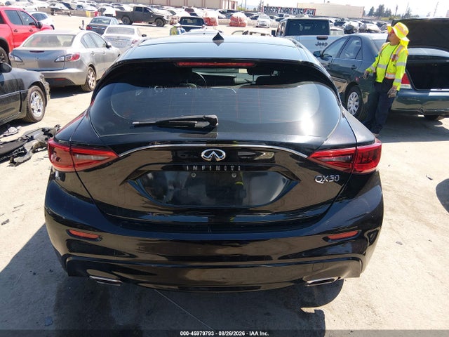 Infiniti QX30 2017 SJKCH5CP8HA033570 Image 17