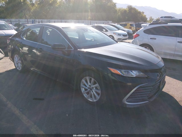 Toyota CAMRY LE 2022 4T1C11AK9NU634449 головне зображення