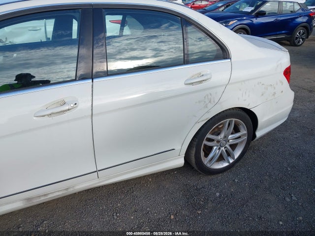 Продажа на аукционе авто 2012 Mercedes-benz C 250 Sport, vin: WDDGF4HB7CR232112, номер лота: 45980458