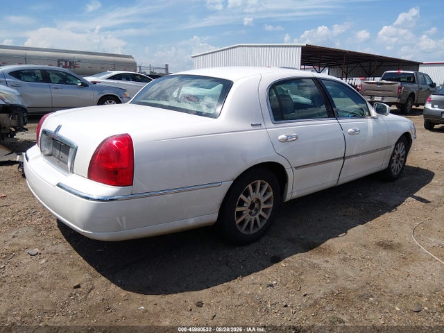 Продажа на аукционе авто 2007 Lincoln Town Car Signature, vin: 1LNHM81W77Y628833, номер лота: 45980532