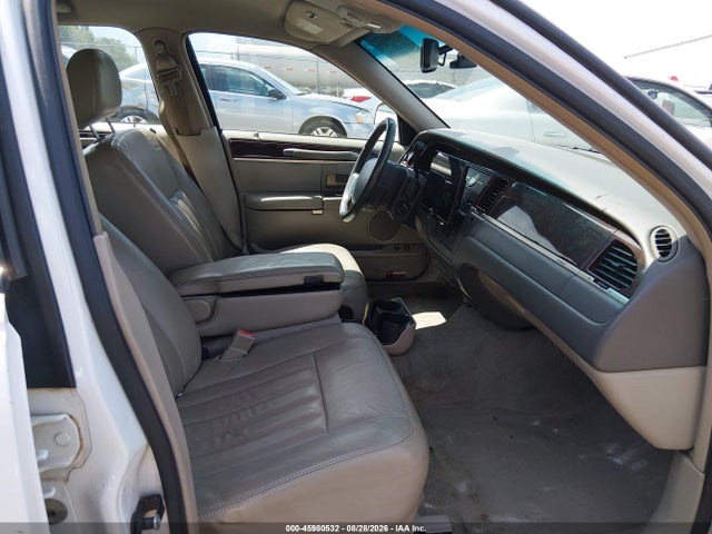 Продажа на аукционе авто 2007 Lincoln Town Car Signature, vin: 1LNHM81W77Y628833, номер лота: 45980532