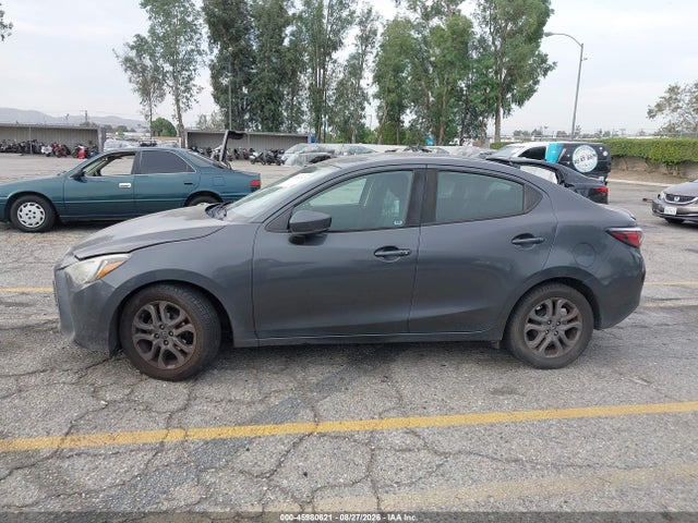 2020 Toyota Yaris Le მანქანა იყიდება აუქციონზე, vin: 3MYDLBYVXLY707641, აუქციონის ნომერი: 45980621