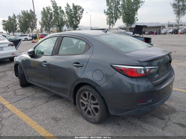 2020 Toyota Yaris Le მანქანა იყიდება აუქციონზე, vin: 3MYDLBYVXLY707641, აუქციონის ნომერი: 45980621