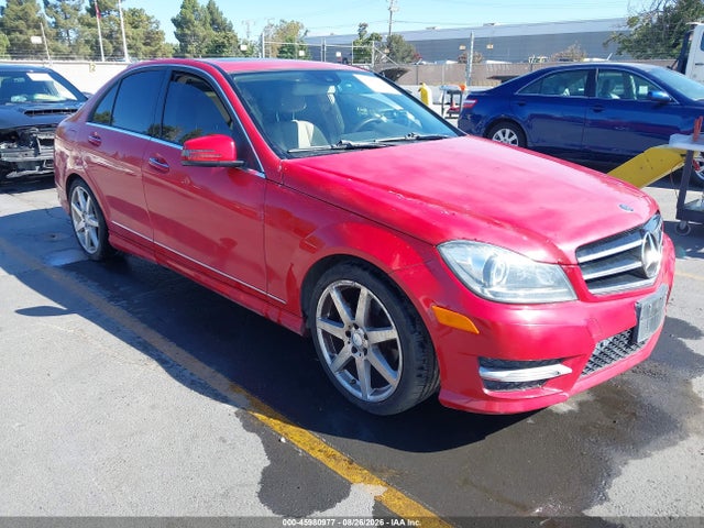 Mercedes-Benz C 250 Sport 2014 WDDGF4HB7EG186084 головне зображення