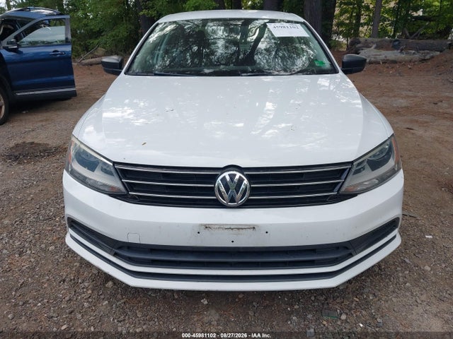 45981102 :رقم المزاد ، 3VWD17AJ5FM336048 vin ، 2015 Volkswagen Jetta 1.8t Se مزاد بيع