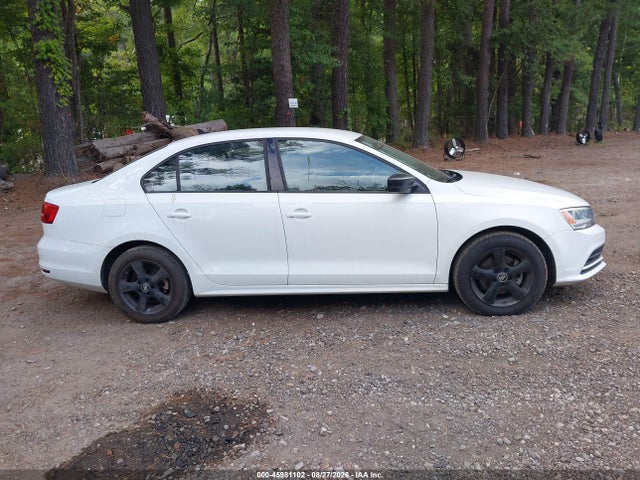 45981102 :رقم المزاد ، 3VWD17AJ5FM336048 vin ، 2015 Volkswagen Jetta 1.8t Se مزاد بيع
