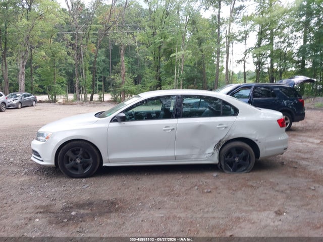 45981102 :رقم المزاد ، 3VWD17AJ5FM336048 vin ، 2015 Volkswagen Jetta 1.8t Se مزاد بيع