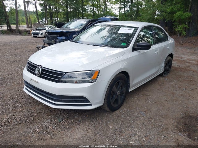 45981102 :رقم المزاد ، 3VWD17AJ5FM336048 vin ، 2015 Volkswagen Jetta 1.8t Se مزاد بيع