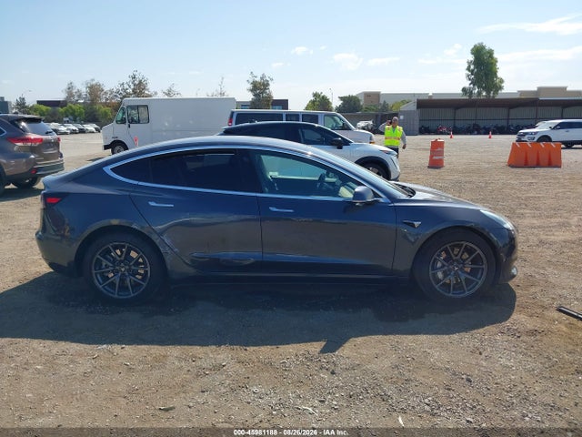 Tesla Model 3 Long Range/mid Range 2018 5YJ3E1EA8JF043414 Image 13