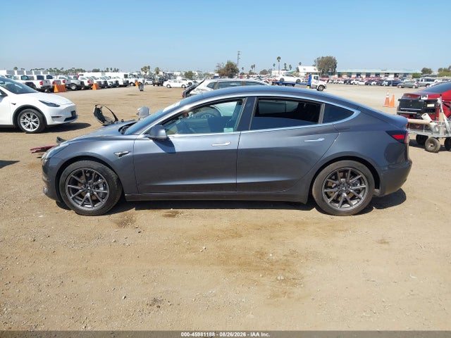 Tesla Model 3 Long Range/mid Range 2018 5YJ3E1EA8JF043414 Image 14