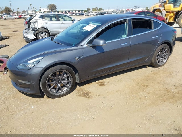 Tesla Model 3 Long Range/mid Range 2018 5YJ3E1EA8JF043414 Image 2