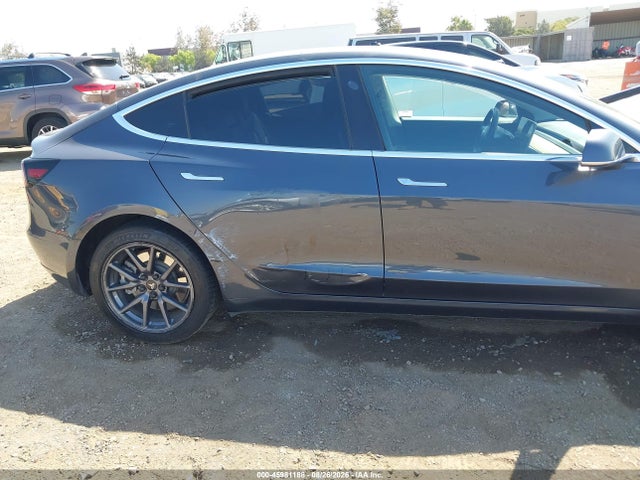Tesla Model 3 Long Range/mid Range 2018 5YJ3E1EA8JF043414 Image 6