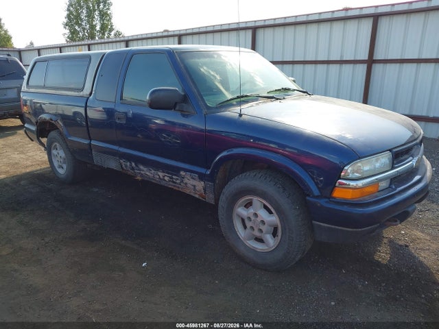 45981267 :رقم المزاد ، 1GCDT19W828218696 vin ، 2002 Chevrolet S-10 Ls مزاد بيع