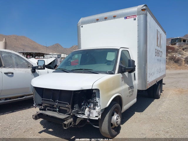 Chevrolet Express Cutaway Work Van 2018 1HA3GTCG4JN004975 Image 2