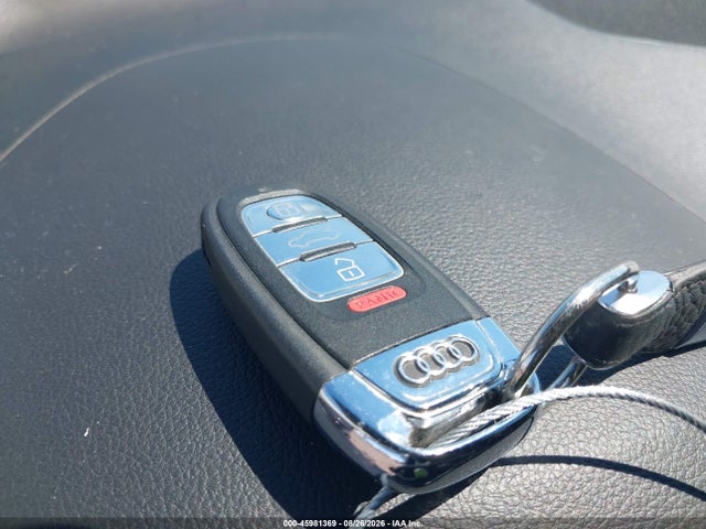 Audi Q5 2.0t Premium 2017 WA1L2AFP5HA030001 Image 11
