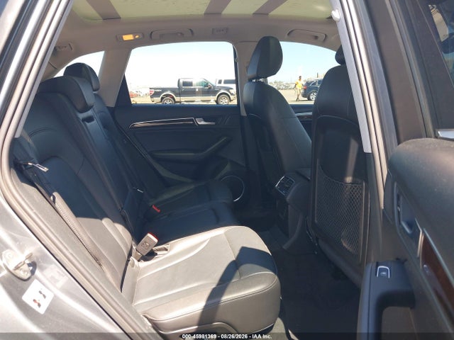 Audi Q5 2.0t Premium 2017 WA1L2AFP5HA030001 Image 8