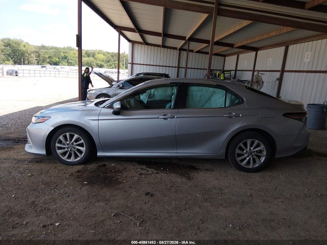 2023 Toyota Camry Le მანქანა იყიდება აუქციონზე, vin: 4T1C11AKXPU768597, აუქციონის ნომერი: 45981453