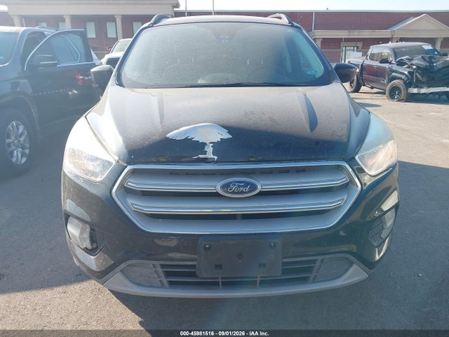 45981516 :رقم المزاد ، 1FMCU0GD3JUA72777 vin ، 2018 Ford Escape Se مزاد بيع