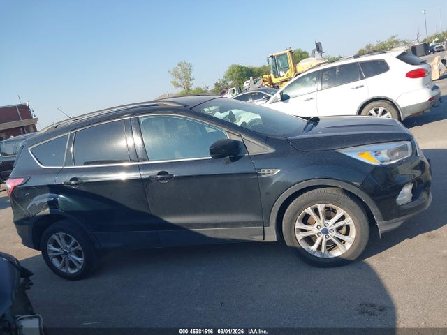 45981516 :رقم المزاد ، 1FMCU0GD3JUA72777 vin ، 2018 Ford Escape Se مزاد بيع
